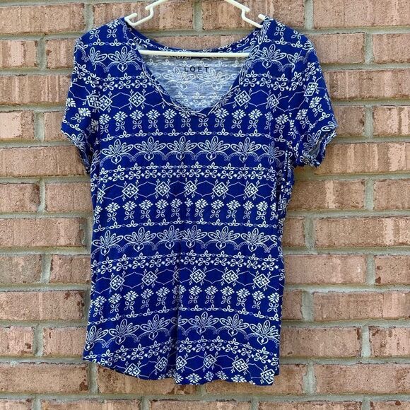 LOFT Blue and White Patterned Women's Top - Picture 1 of 4